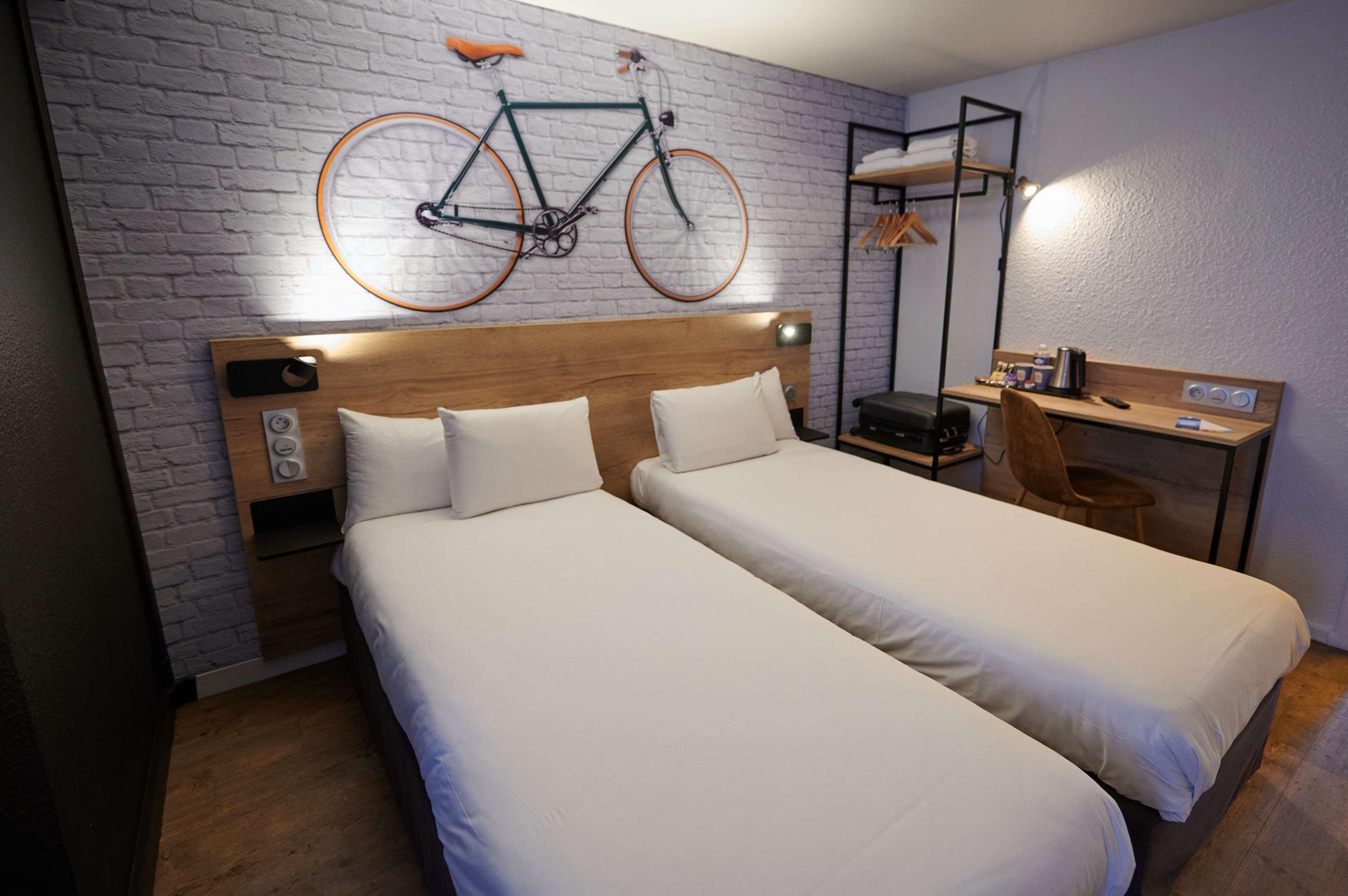 Kyriad Hotel Laval Laval  Exteriör bild