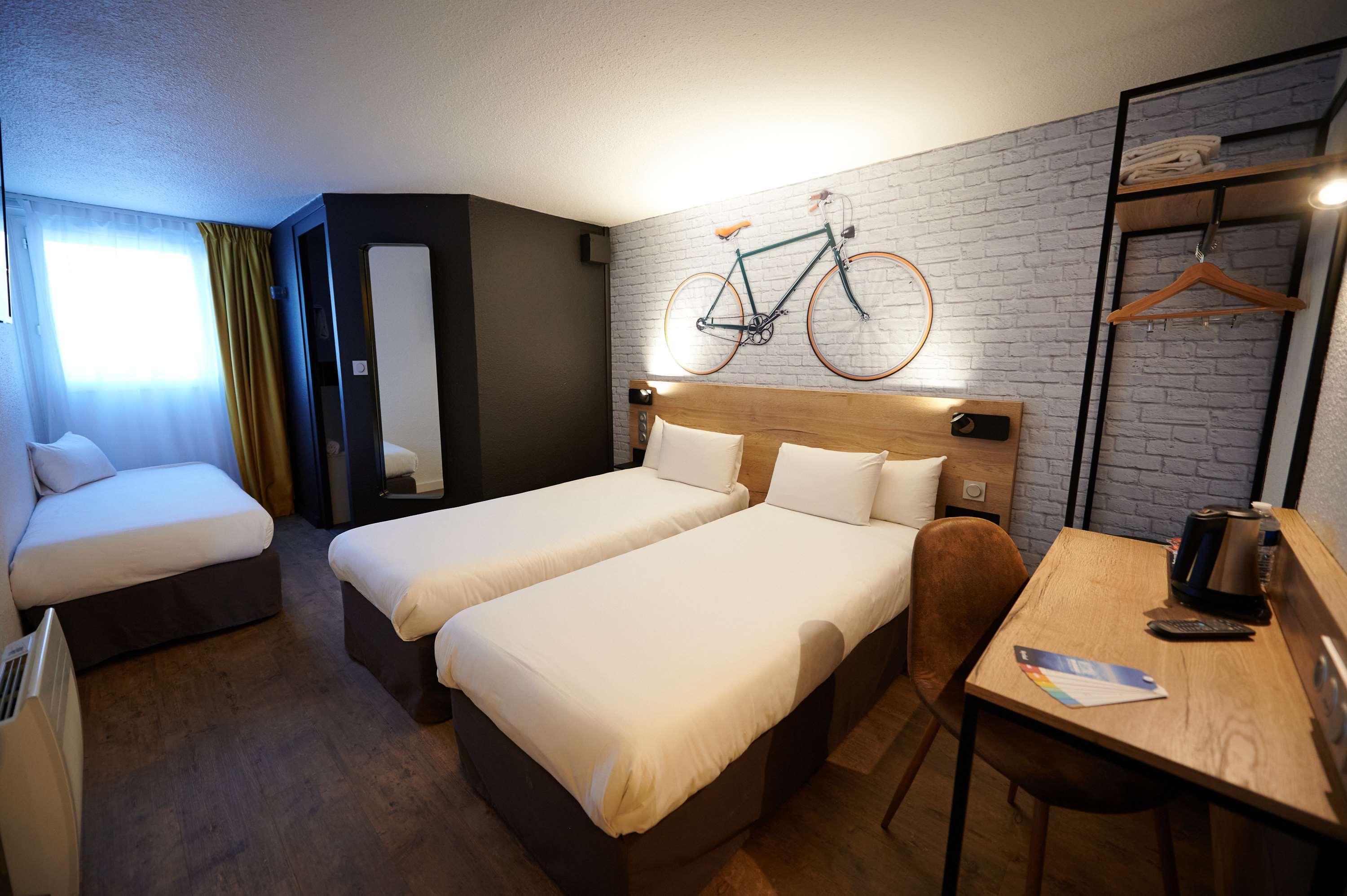 Kyriad Hotel Laval Laval  Exteriör bild