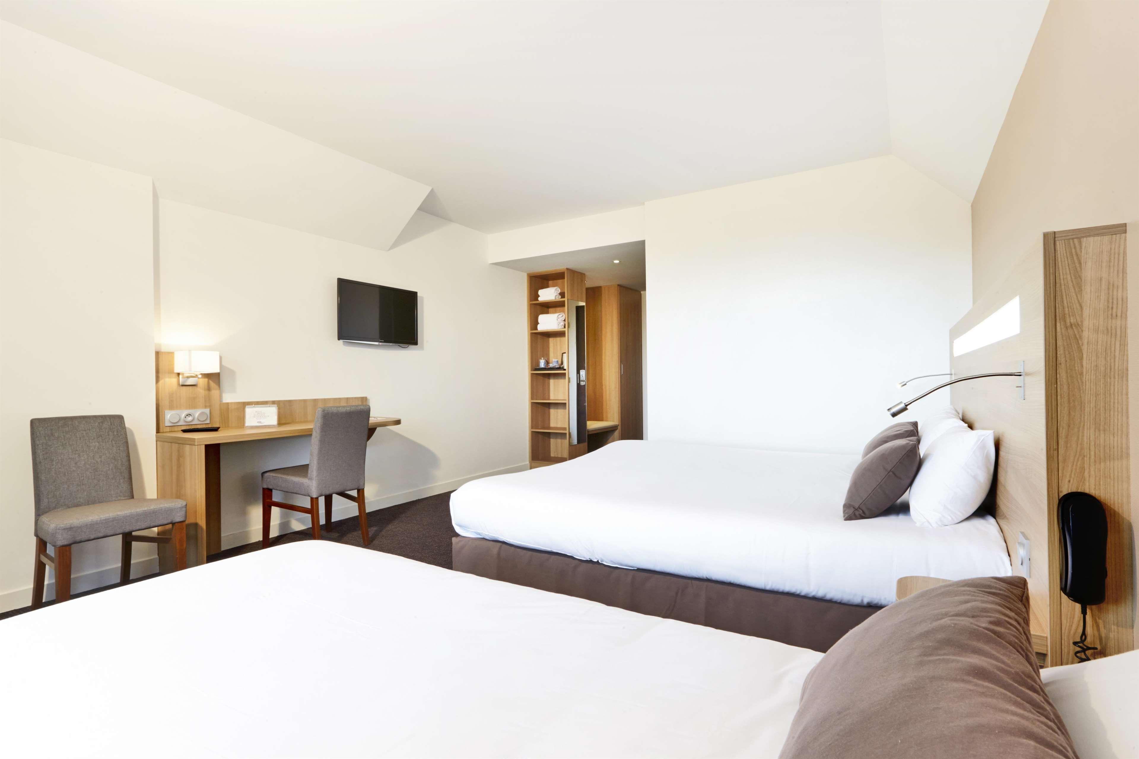 Kyriad Hotel Laval Laval  Exteriör bild