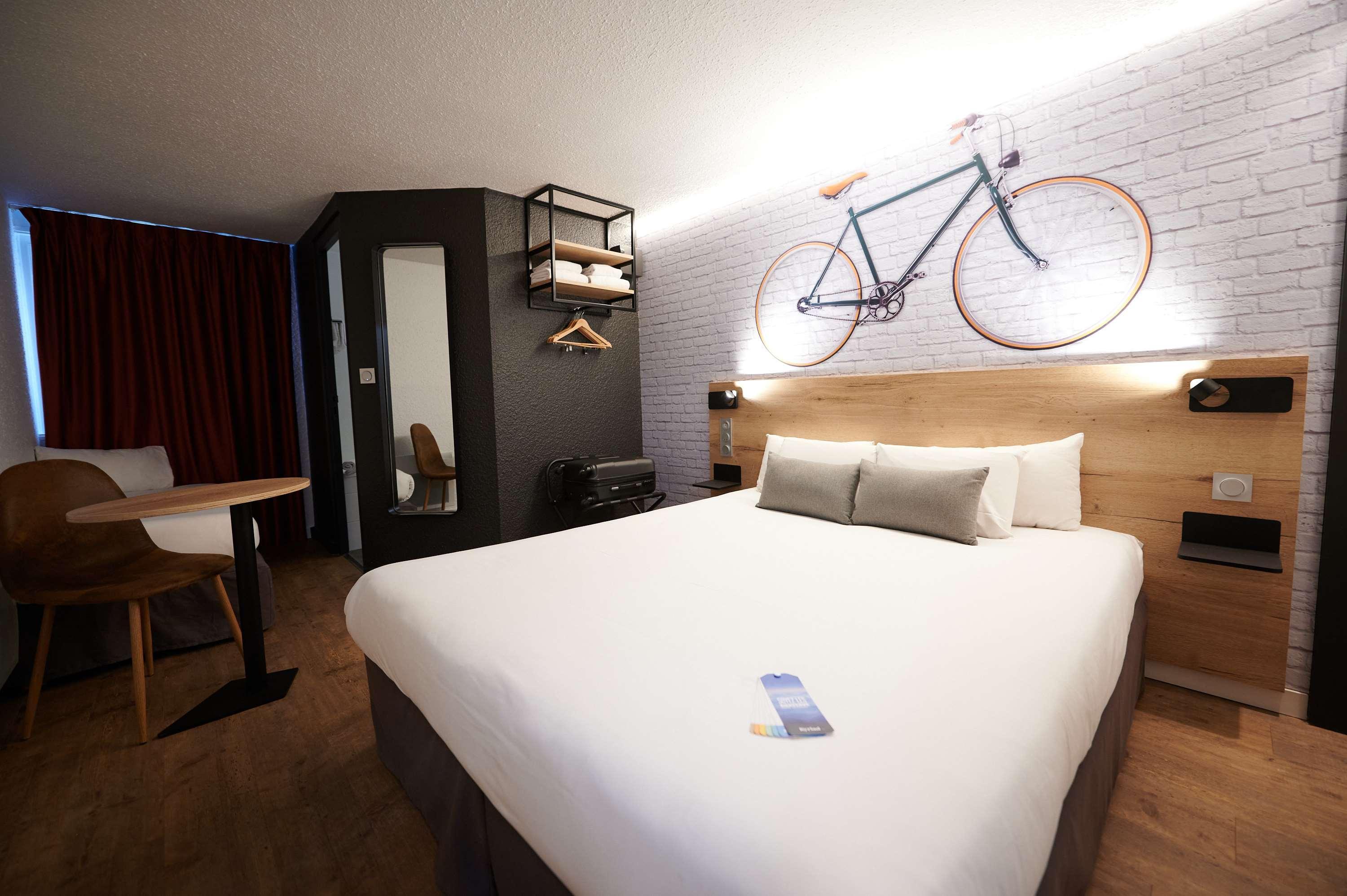Kyriad Hotel Laval Laval  Exteriör bild