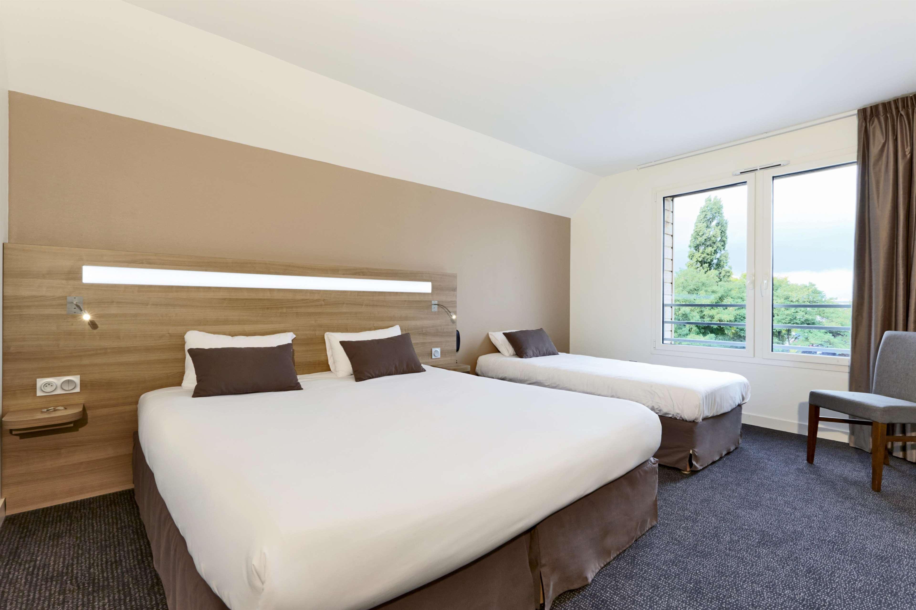 Kyriad Hotel Laval Laval  Exteriör bild