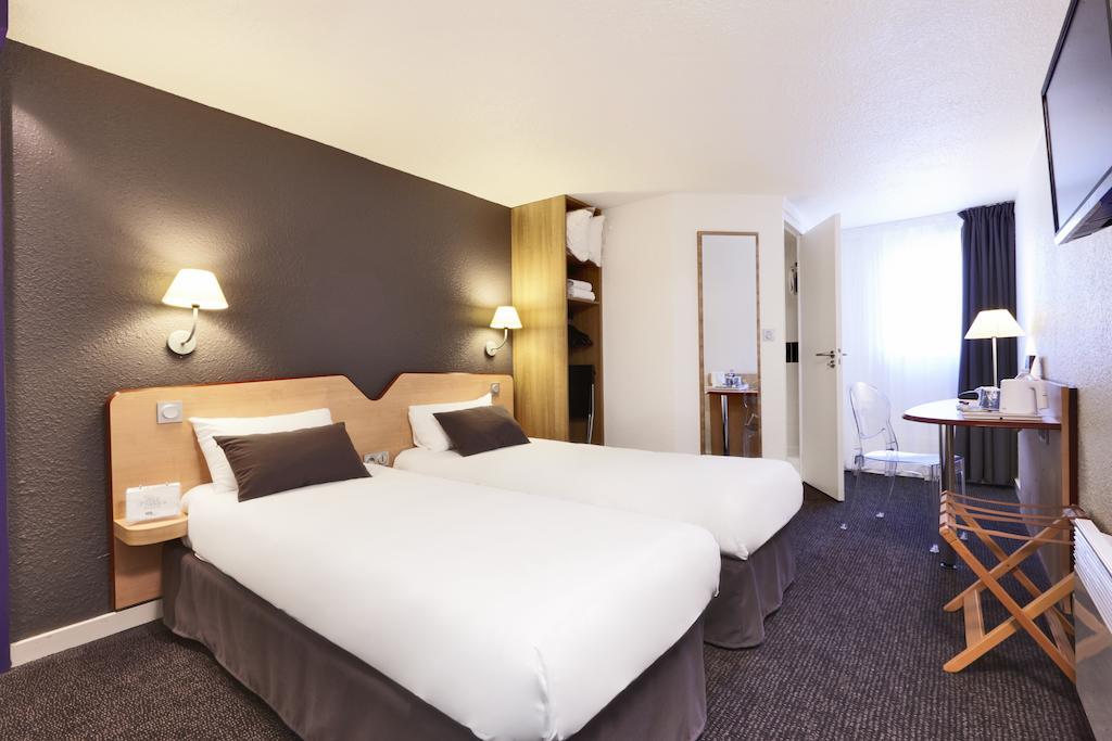 Kyriad Hotel Laval Laval  Exteriör bild