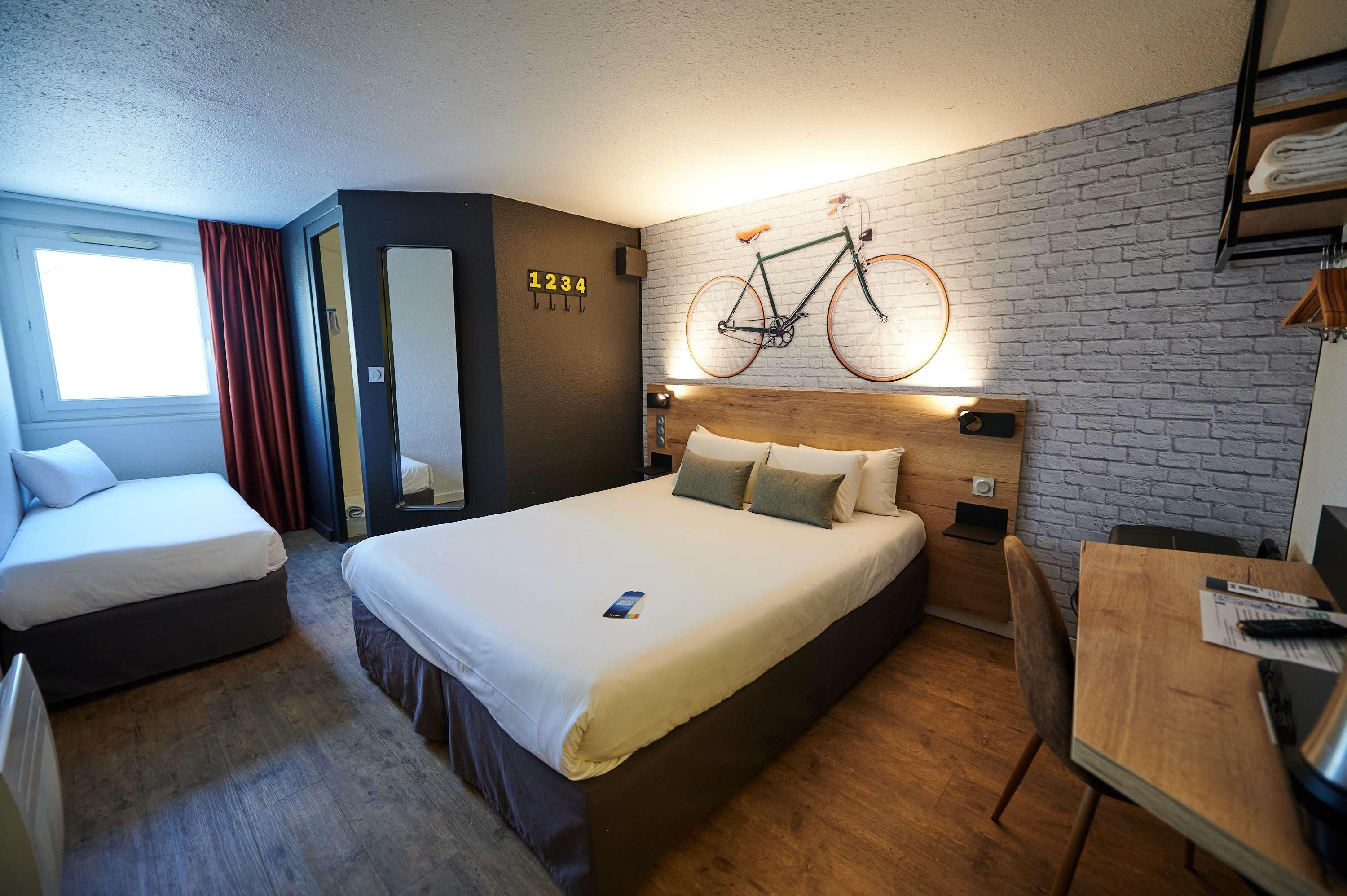 Kyriad Hotel Laval Laval  Exteriör bild
